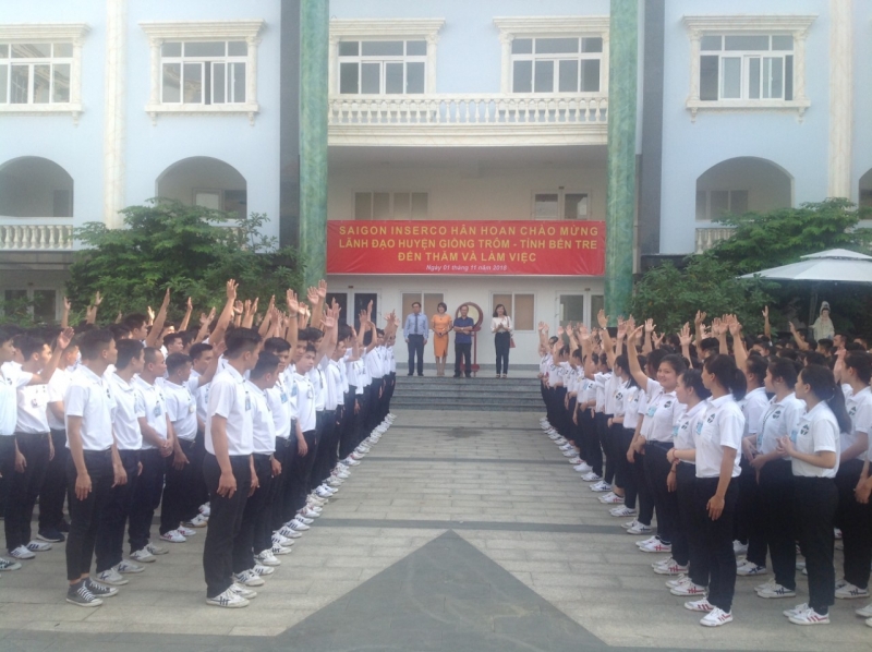C&ocirc;ng ty Saigon Inserco Ch&agrave;o Mừng L&atilde;nh Đạo Huyện Giồng Tr&ocirc;m, Bến Tre Đến Thăm Trường